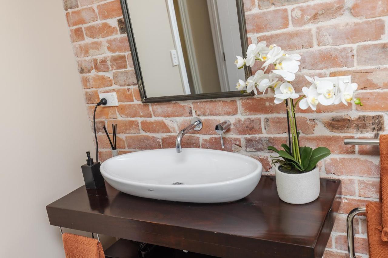 Sweet Magnolia 1 Or 2 Bedroom Suite St Kilda Cambridge With Complimentary Continental Breakfast Buitenkant foto