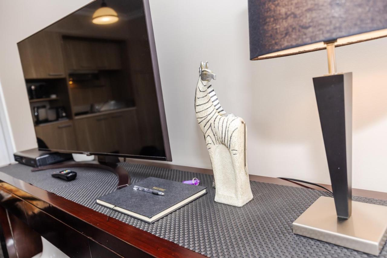 Sweet Magnolia 1 Or 2 Bedroom Suite St Kilda Cambridge With Complimentary Continental Breakfast Buitenkant foto